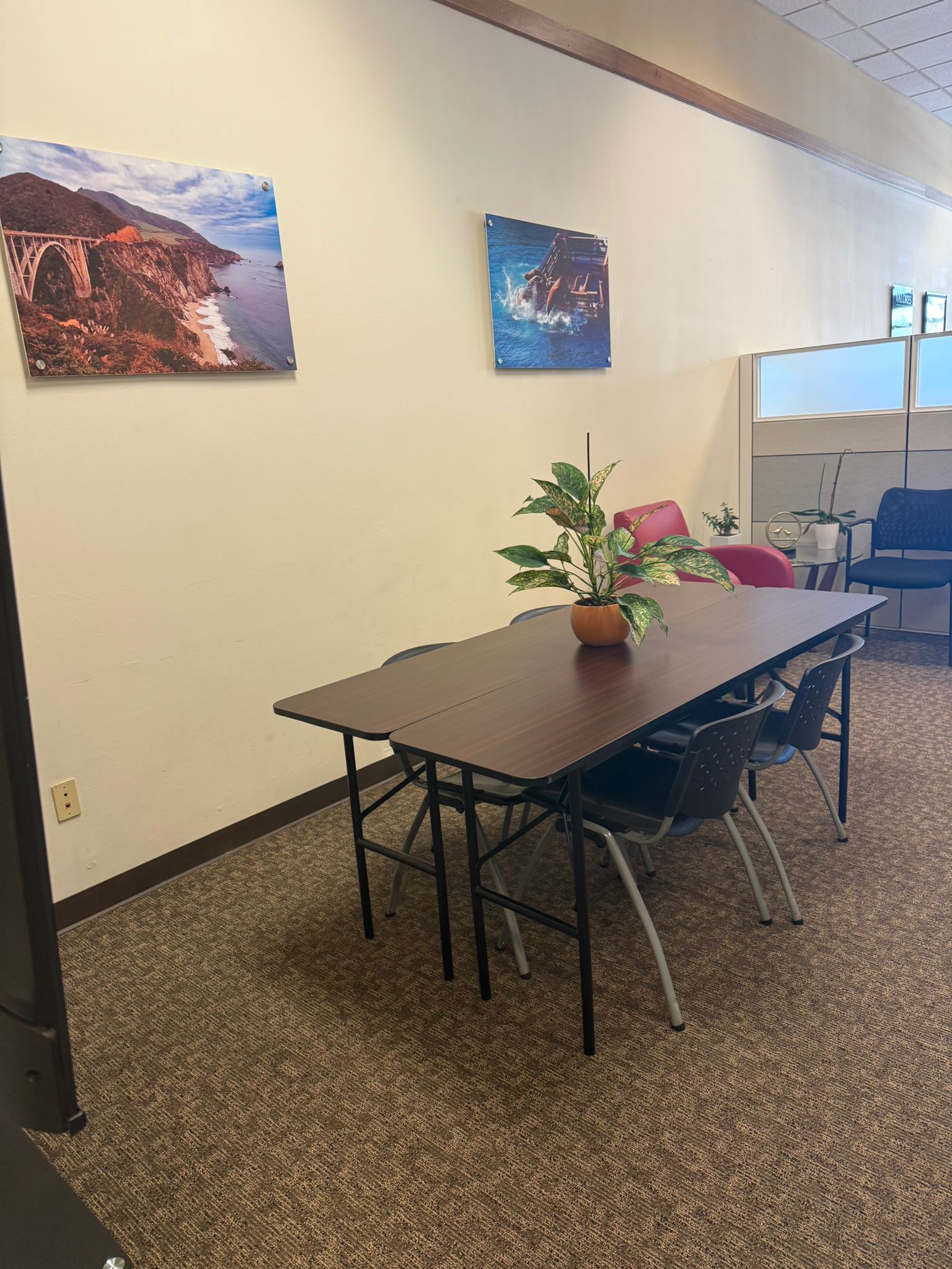 Multiple Desks / Office Cubicles   — Shared Office in Salinas, California