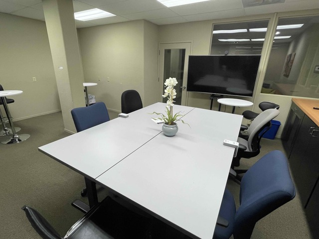 Large Private Meeting Room for Workshops & Team Meetings | Downtown Monterey